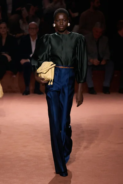 Look 49